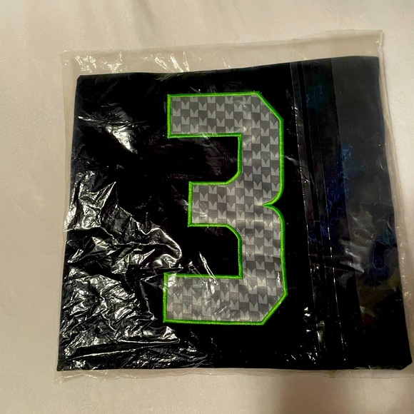 Russell Wilson Seahawks Jersey. - Picture 2 of 2